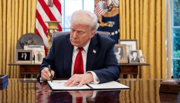 Дело Эпштейна: Трамп подписал закон о рассекречивании всех файлов