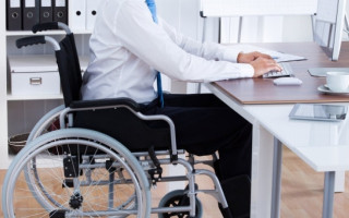 Какие особенности предоставления ежегодного основного отпуска работникам с инвалидностью — разъяснение Гоструда