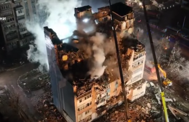 В Тернополе все еще разыскивают 22 человек после ракетного удара по многоэтажкам – Зеленский