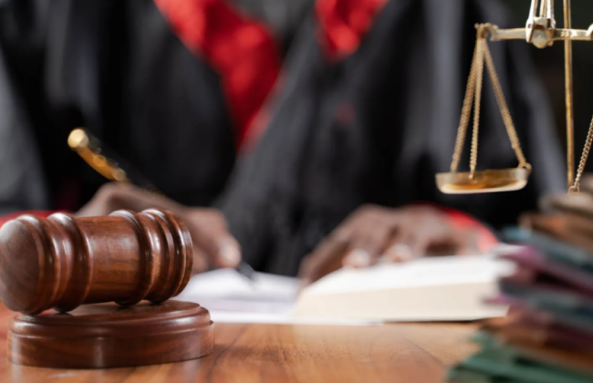 У Британії суддю покарали за ненормативну лексику під час розгляду справи