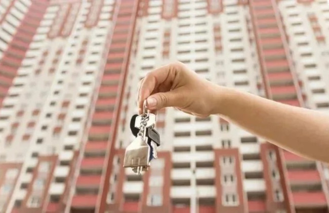 Двоє чоловіків, які продали квартири померлої киянки, постануть перед судом за шахрайство