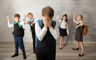Каждый день по меньшей мере 2 ребенка в Украине становятся жертвами буллинга в учебных заведениях