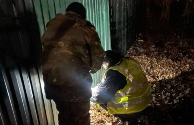 В Житомире 15-летняя девушка родила ребенка и оставила его возле мусорника