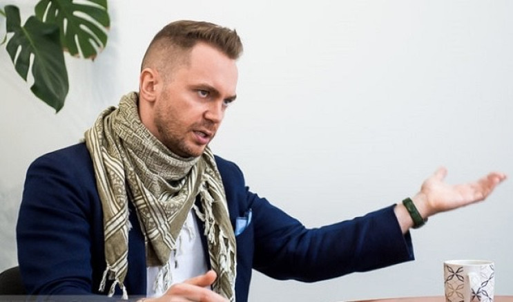 ТСК намагалась примусово доставити в Верховну Раду керівника фундації DEJURE Михайла Жернакова, який ігнорує всі виклики