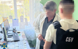 На Закарпатті лікар-інфекціоніст організував схему для ухилянтів