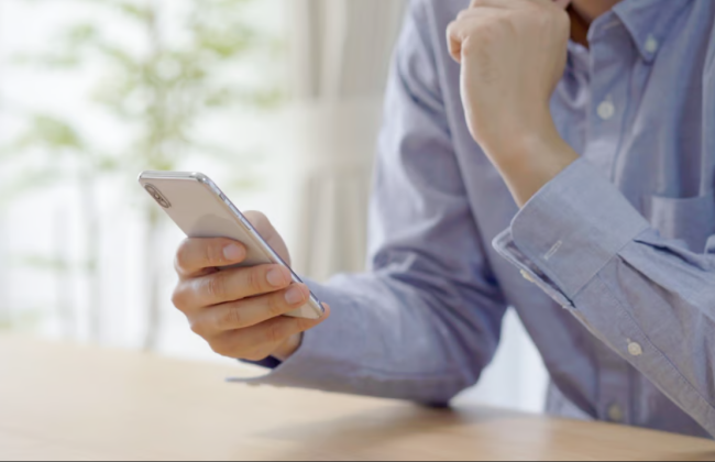 Чоловік підписав дружину «пампушкою» в телефоні — суд визнав це образою та підставою для розлучення