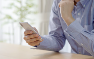 Муж подписал жену «пампушкой» в телефоне — суд признал это оскорблением и основанием для развода