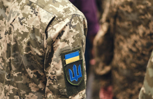 Суд повинен врахувати волевиявлення військовослужбовця при вирішенні питання про зупинення провадження — постанова ВП ВС
