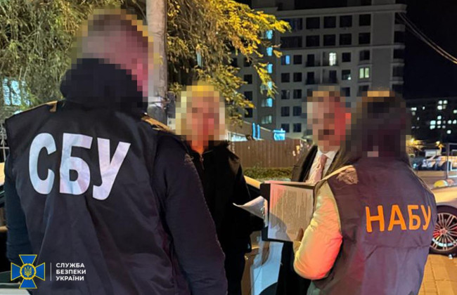 Суддю та адвокатку з Одеси підозрюють у торгівлі «потрібними» рішеннями за гроші