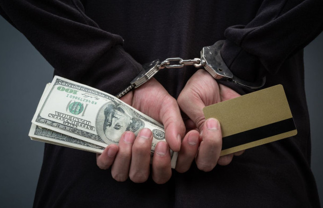 Між браслетом і ґратами: як суди практикують обрання запобіжних заходів для підозрюваних