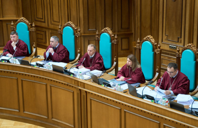 КСУ рассматривает дело относительно гарантий для работников, призванных или принятых на военную службу на особый период