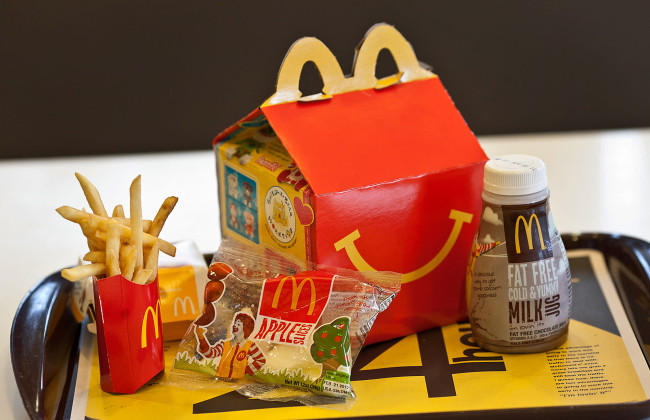 В Германии ребенок выпил воду из McDonald’s и попал в больницу — в бутылке было чистящее средство