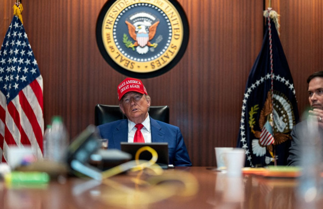 Администрация Трампа приостанавливает выдачу грин-карт и готовит масштабную проверку беженцев, принятых при Байдене — AP