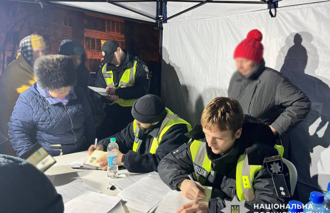 В Киеве полиция проверяет информацию о недопуске людей в укрытие в библиотеке на Подоле