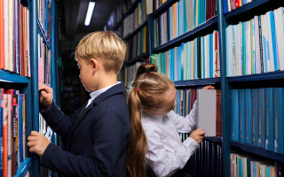 Государство в следующем году возьмет на себя большую часть расходов на доставку учебников в школы