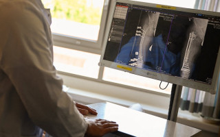 Омбудсман зафіксував різке зростання скарг на роботу медико-соціальної експертизи: у МОЗ пояснили причини затримок