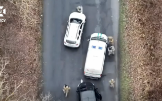 На Закарпатье инкассаторы в броневике с мигалками пытались переправить «клиента» в Венгрию: видео