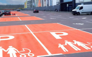 В Україні запроваджують спеціальні паркомісця для батьків з малюками – далі оновлення штрафів