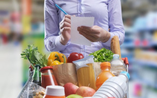 Чи можна вірити етикеткам: що насправді означають написи «без цукру» та «знежирений»