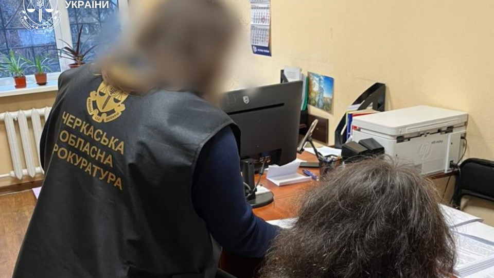 На Черкасщине инспекторку ГНС подозревают в уничтожении налоговых данных на полмиллиона гривен