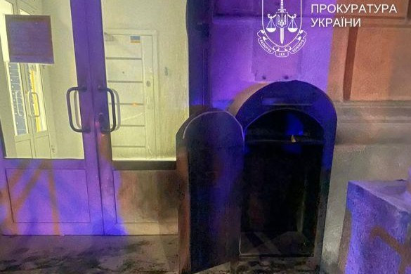 В Киеве мужчина поджег почтомат «Укрпочты», поверив в фейковое «задание СБУ»