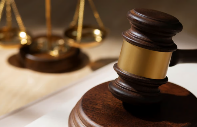 Распространение коммунистической символики – преступление: Верховный Суд признал законным наказание за репосты изображений серпа и молота