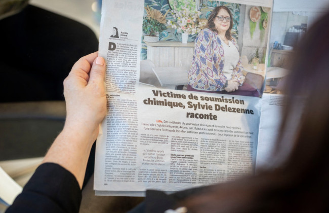 Во Франции более 240 женщин обвиняют экс-чиновника в добавлении мочегонного средства в напитки на собеседованиях