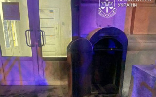 В Киеве мужчина поджег почтомат «Укрпочты», поверив в фейковое «задание СБУ»