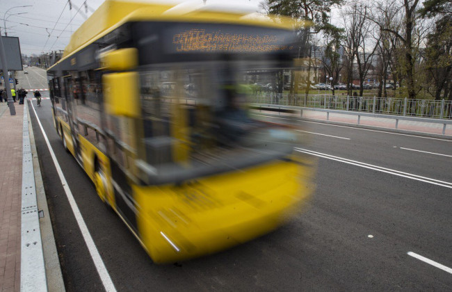 У Києві відновили роботу тролейбусних маршрутів на шляхопроводі біля метро «Дарниця»