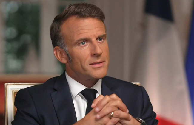 Макрон анонсировал запрет смартфонов в старших классах школ с нового учебного года