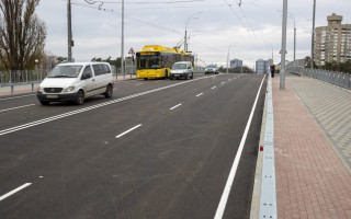 У Києві після масштабної реконструкції відкрили рух оновленим шляхопроводом біля метро «Дарниця»