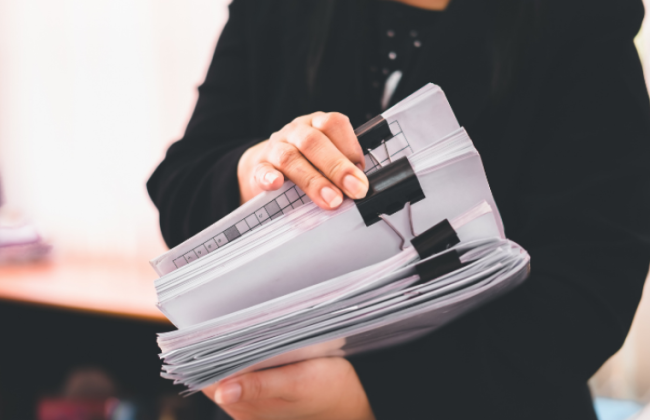 Налоговая объяснила, разрешается ли получение бумажной справки о доходах не лично, а через представителя