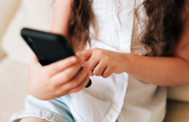 Австралія запроваджує заборону на соцмережі для дітей до 16 років, попри судовий позов