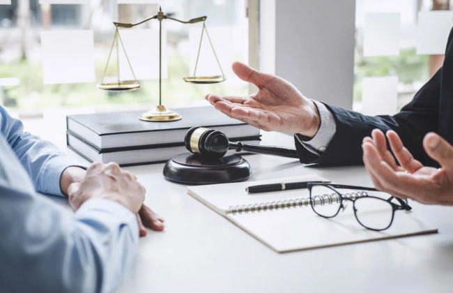 У Британії адвокату відмовили у поверненні до професії — за 16 років він не зміг довести належну репутацію