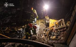 Последствия массированной атаки на Киев: горят многоэтажки, правый берег без света и воды