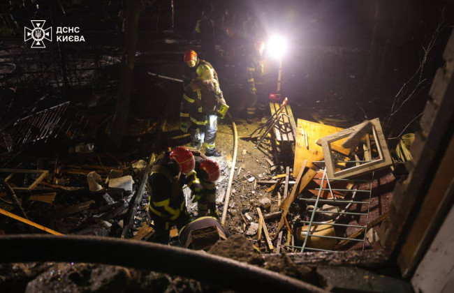 Последствия массированной атаки на Киев: горят многоэтажки, правый берег без света и воды