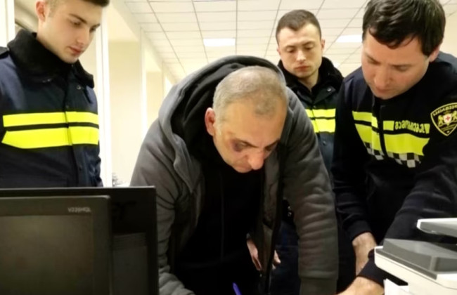 В Грузии задержали оппозиционера Элисашвили после попытки поджога здания суда