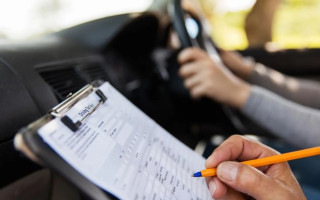 $150 за успішний іспит – в Ужгороді судили інструктора за отримання хабаря під час іспиту на права