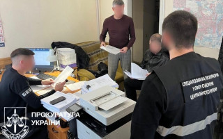 На Полтавщині викрили схему розкрадання понад 5 млн грн на закупівлі супутникових телефонів для військових