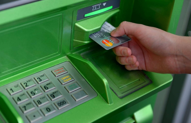 Банкомат списав із карти гроші, але не видав, бо зникло світло – що робити