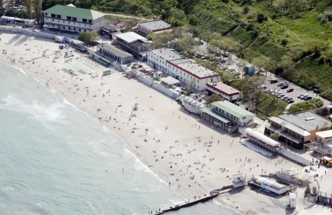 В Одесі пляж «Ланжерон» забудовували без дозволів: керівнику підприємства оголошено підозру