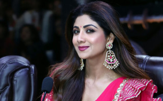 Звезда Болливуда Шилпа Шетти подала в суд на сайты и корпорации, которые с помощью ИИ использовали ее образ