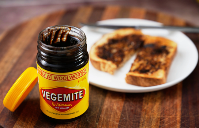 Пожизненно заключенный в Австралии судится за право есть пасту Vegemite за решеткой: он говорит, что это часть его культуры