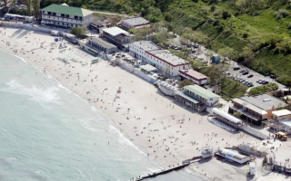 В Одесі пляж «Ланжерон» забудовували без дозволів: керівнику підприємства оголошено підозру