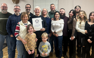 У США усиновили 74-річного чоловіка — він потрапив до Книги рекордів Гіннесса