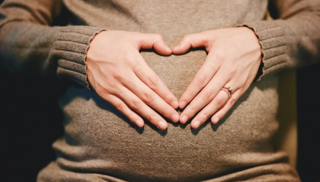 Помощь в связи с беременностью и родами: кому, когда и в каком размере ее назначают