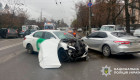 У Києві сталося потрійне ДТП за участі таксі: двох людей госпіталізовано