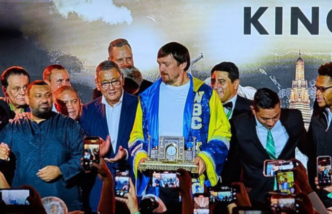 Александр Усик стал лучшим боксером года по версии WBC