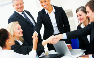 Робота для іноземців в Україні по-новому – як законодавці хочуть скасувати старі дозволи та ввести єдиний документ