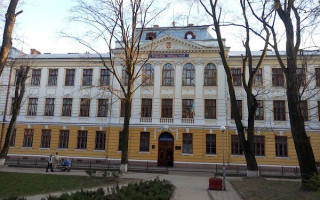 В Черновцах уволили учительницу, которая назвала ученика «скотиной» за просьбу говорить на украинском